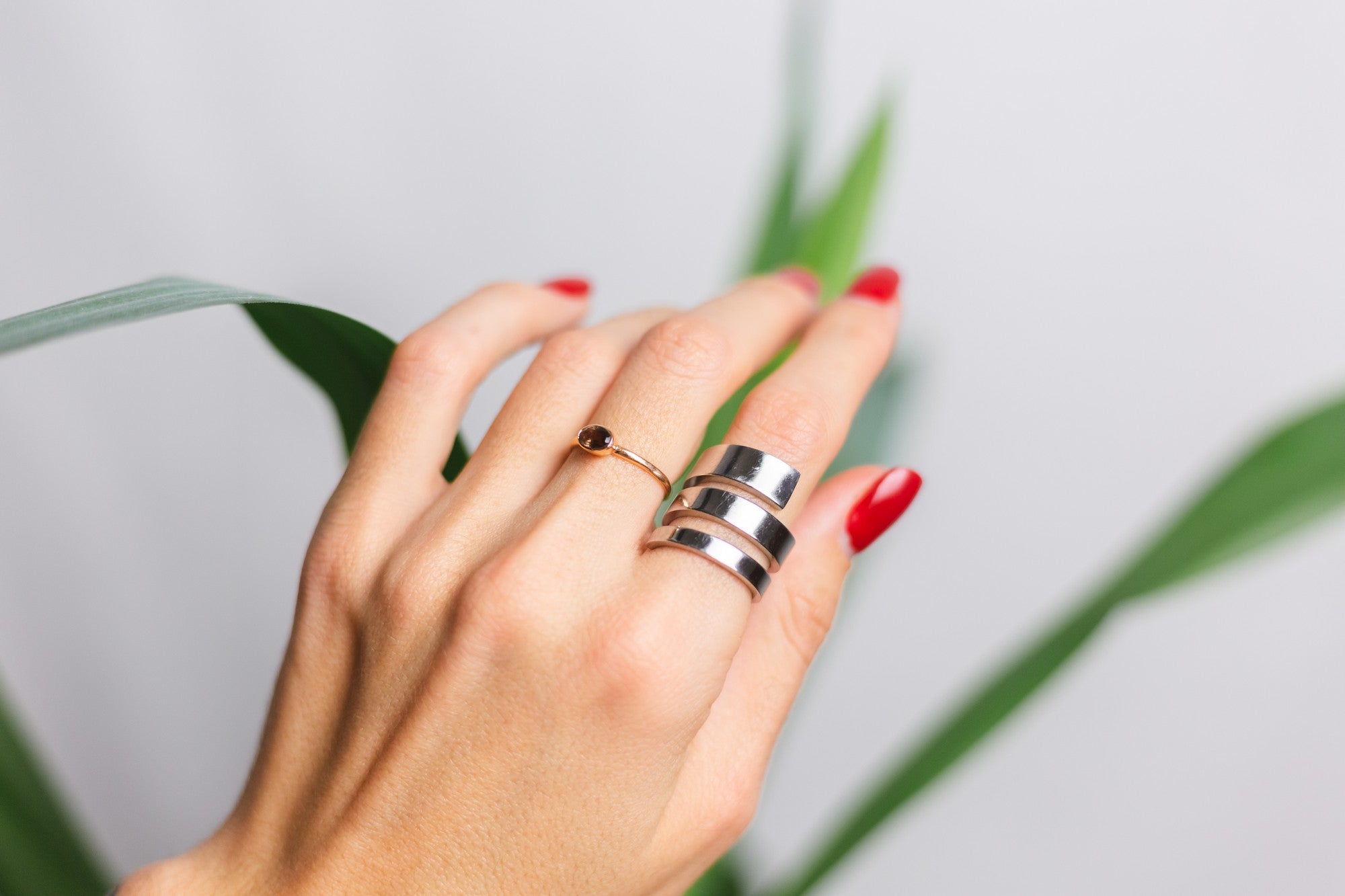 L'Arte dello Stacking: Come Abbinare gli Anelli per un Look Impeccabile
