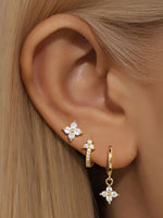 Bianka – Delicati orecchini in oro con riflessi di luce.