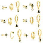 Mona – Orecchini in oro dal design fluido.