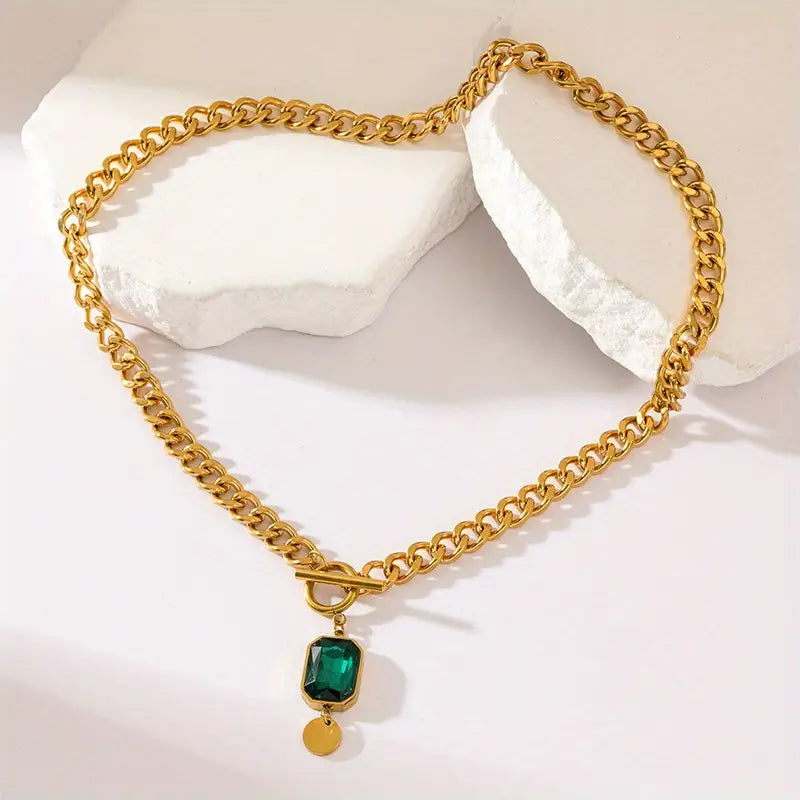 Tereza – Collana in oro con ciondolo di smeraldo.