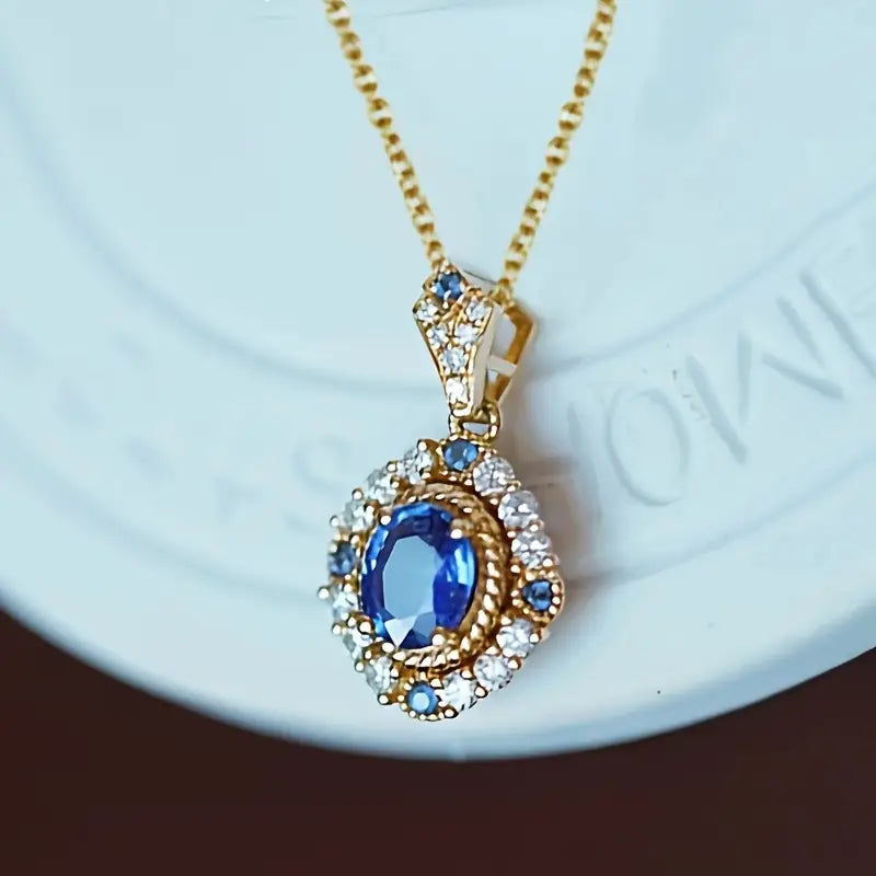 Larisa – Anello con montatura in oro e zaffiro.