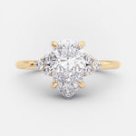 Clarissa – Anello di diamanti con taglio a goccia in oro.