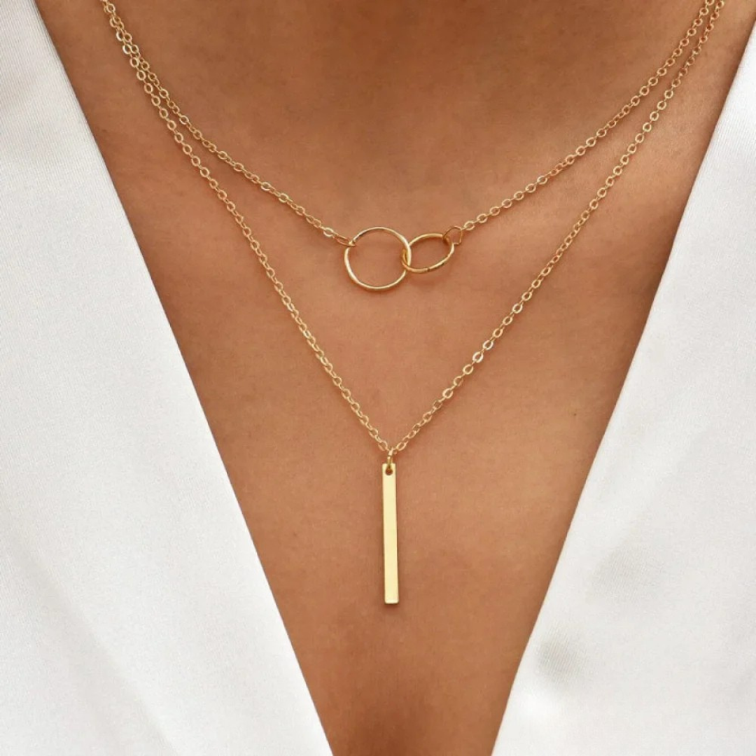 Dorina – Collana dorata con delicato pendente