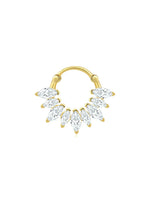 Eva-Marie – Delicati orecchini in oro dalla forma fluida.