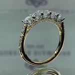 Amélie – Delicato anello di diamanti con decorazione a corona.