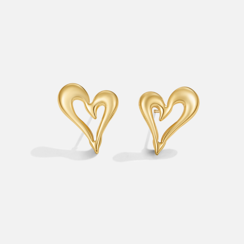 Amira – Orecchini a forma di cuore color oro.