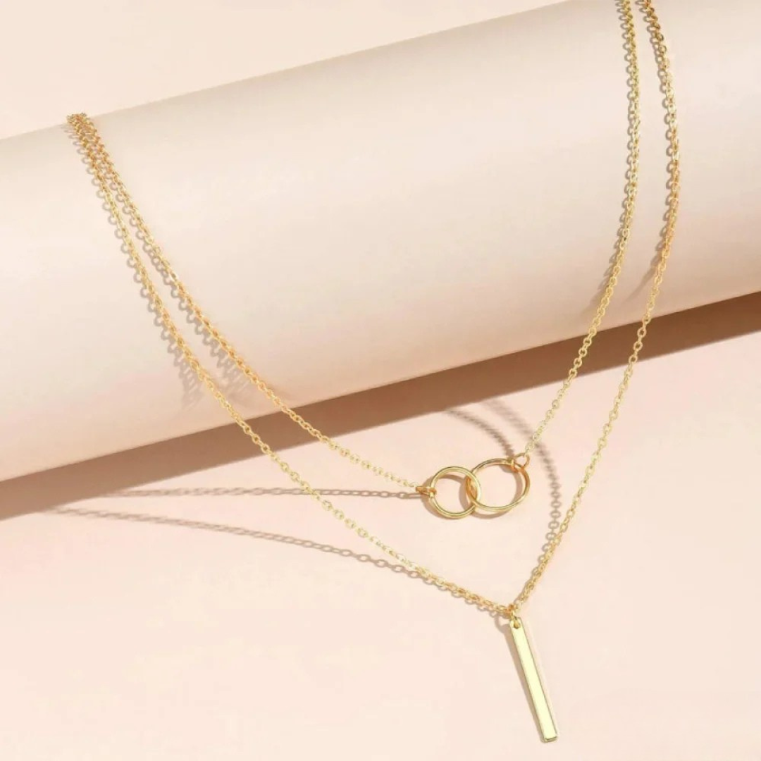 Dorina – Collana dorata con delicato pendente