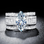 Veronika – Anello con diamanti e dettagli in oro.