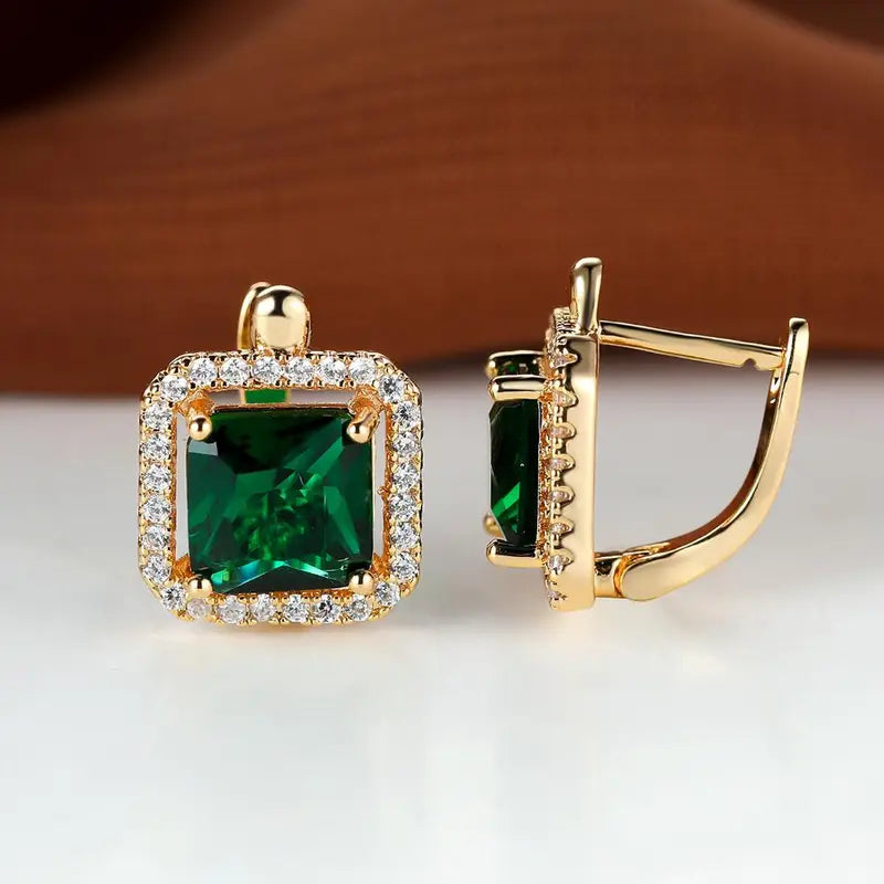 Kateřina – Orecchini in oro con smeraldo e zircone.