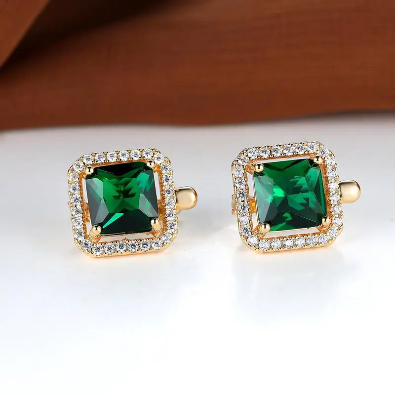 Kateřina – Orecchini in oro con smeraldo e zircone.