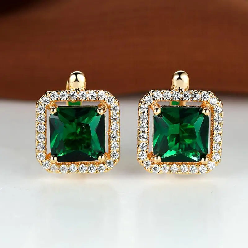 Kateřina – Orecchini in oro con smeraldo e zircone.