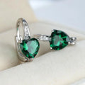 Johana – Anello con due smeraldi in una montatura d’argento.