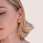 Anneliese – Orecchini in oro a forma di conchiglia.