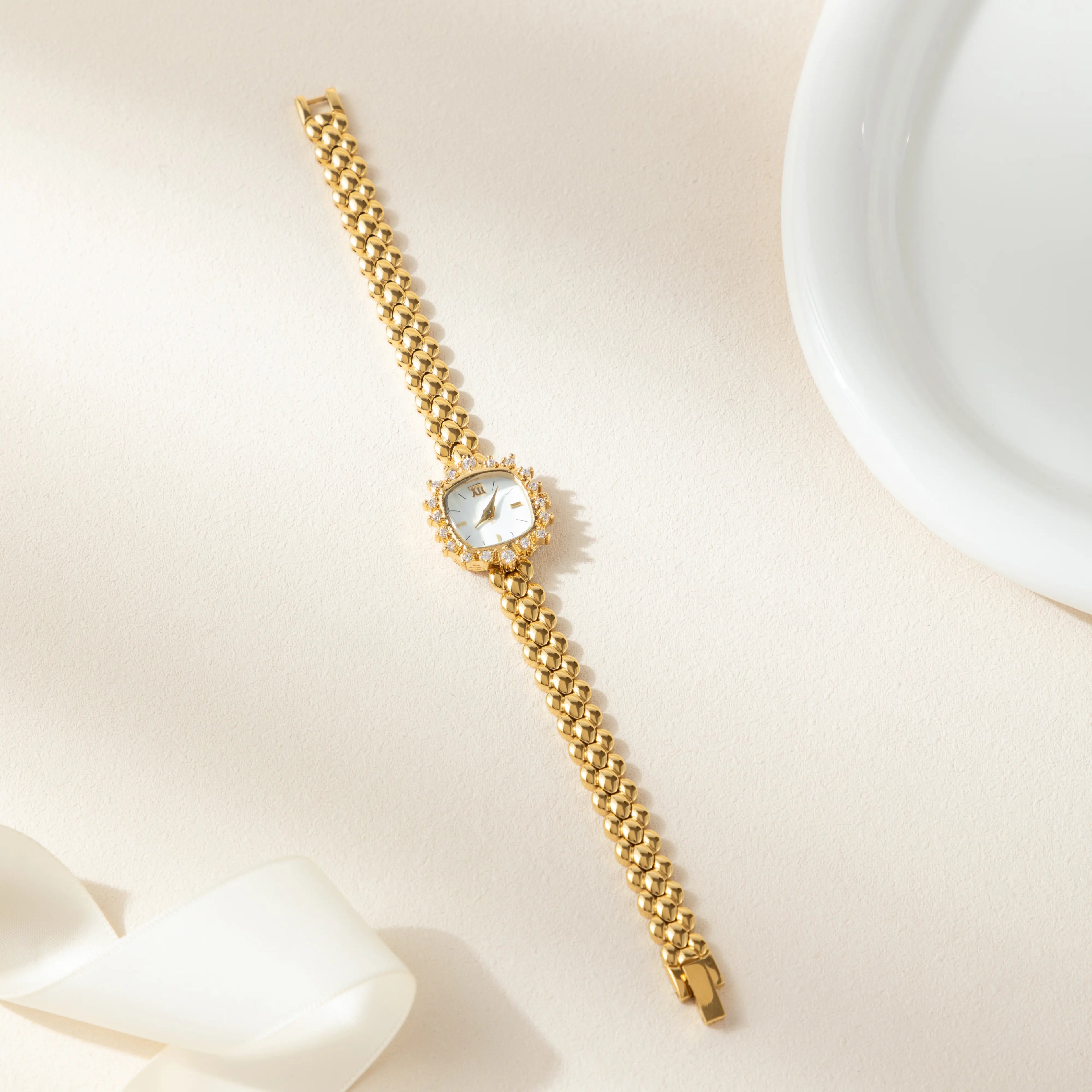 Isabela – Orologio in oro con bracciale rotondo.