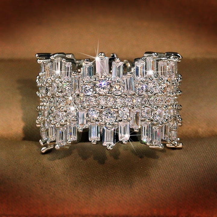 Selina – Anello di diamanti con pietra quadrata.