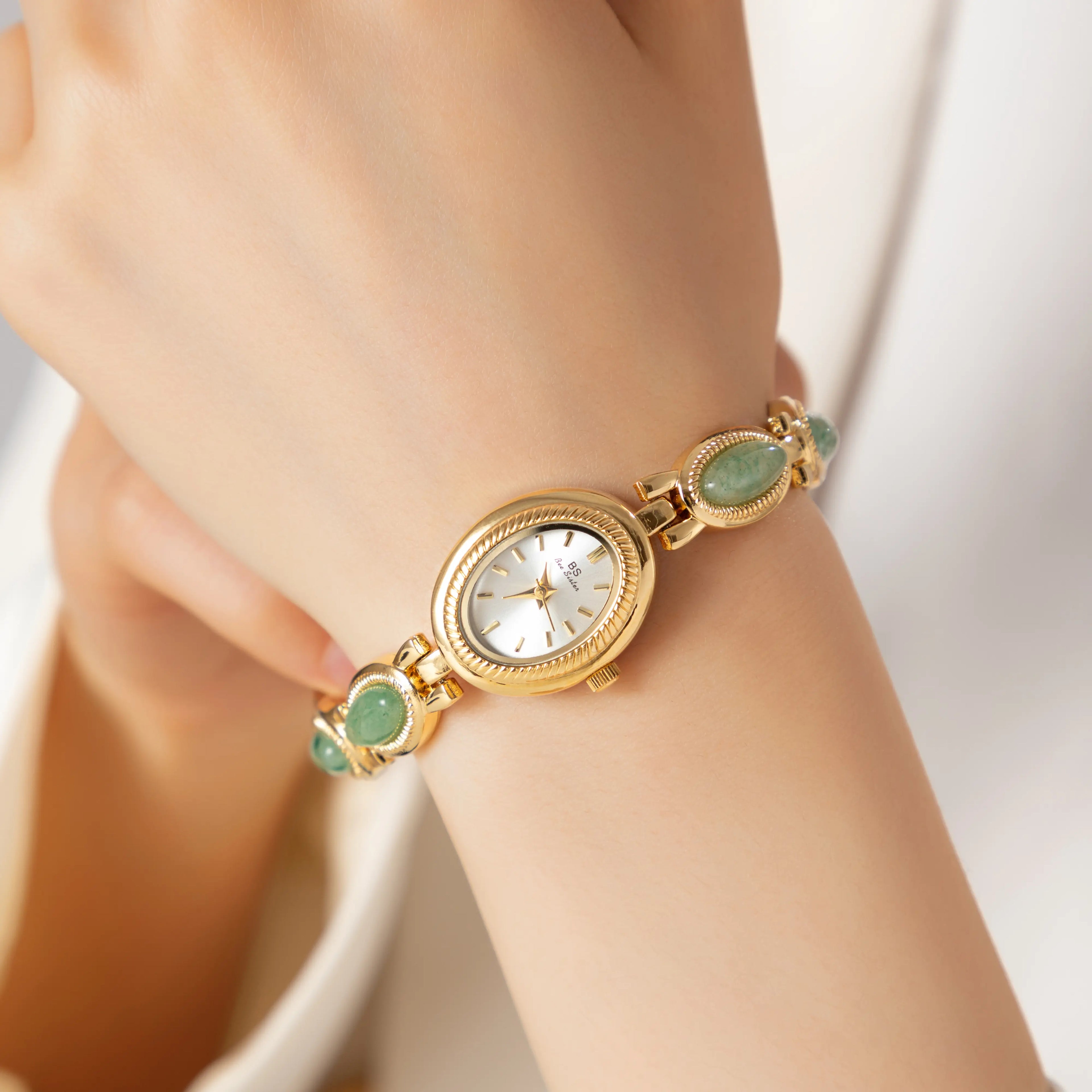Klára – Orologio d’oro con quadrante allungato.