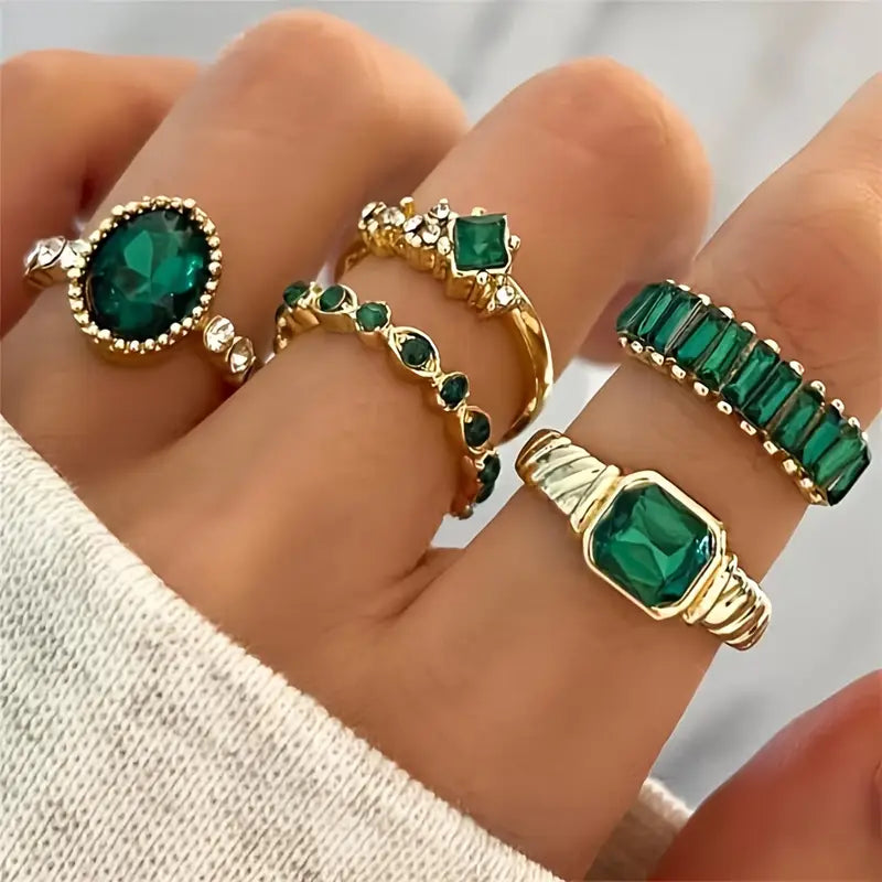 Johana – Set di anelli con smeraldo e montatura delicata.