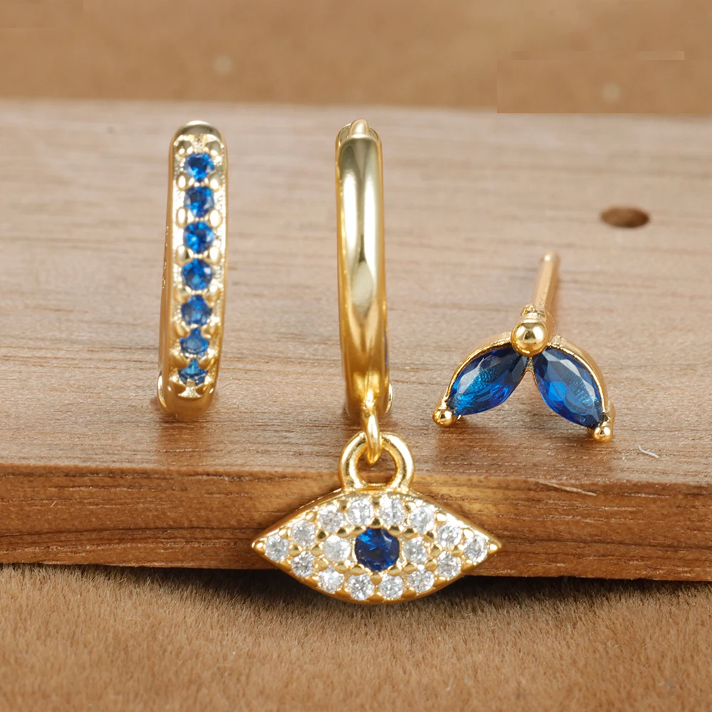 Leandra – Orecchini in oro dalla forma raffinata.