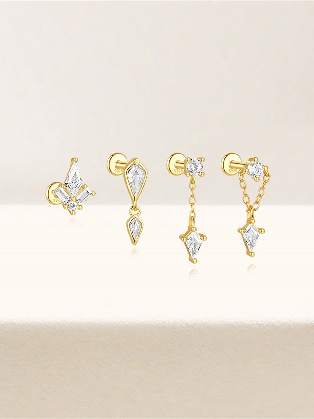 Jana – Orecchini in oro con un design dalle linee delicate