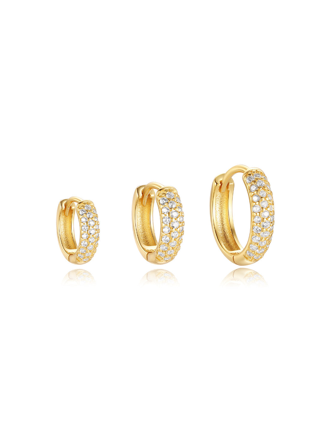 Sina – Orecchini in oro dall’eleganza minimalista.