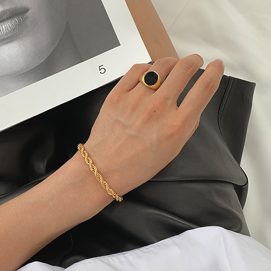 Lena – Bracciale in oro con delicata struttura a cordoncino