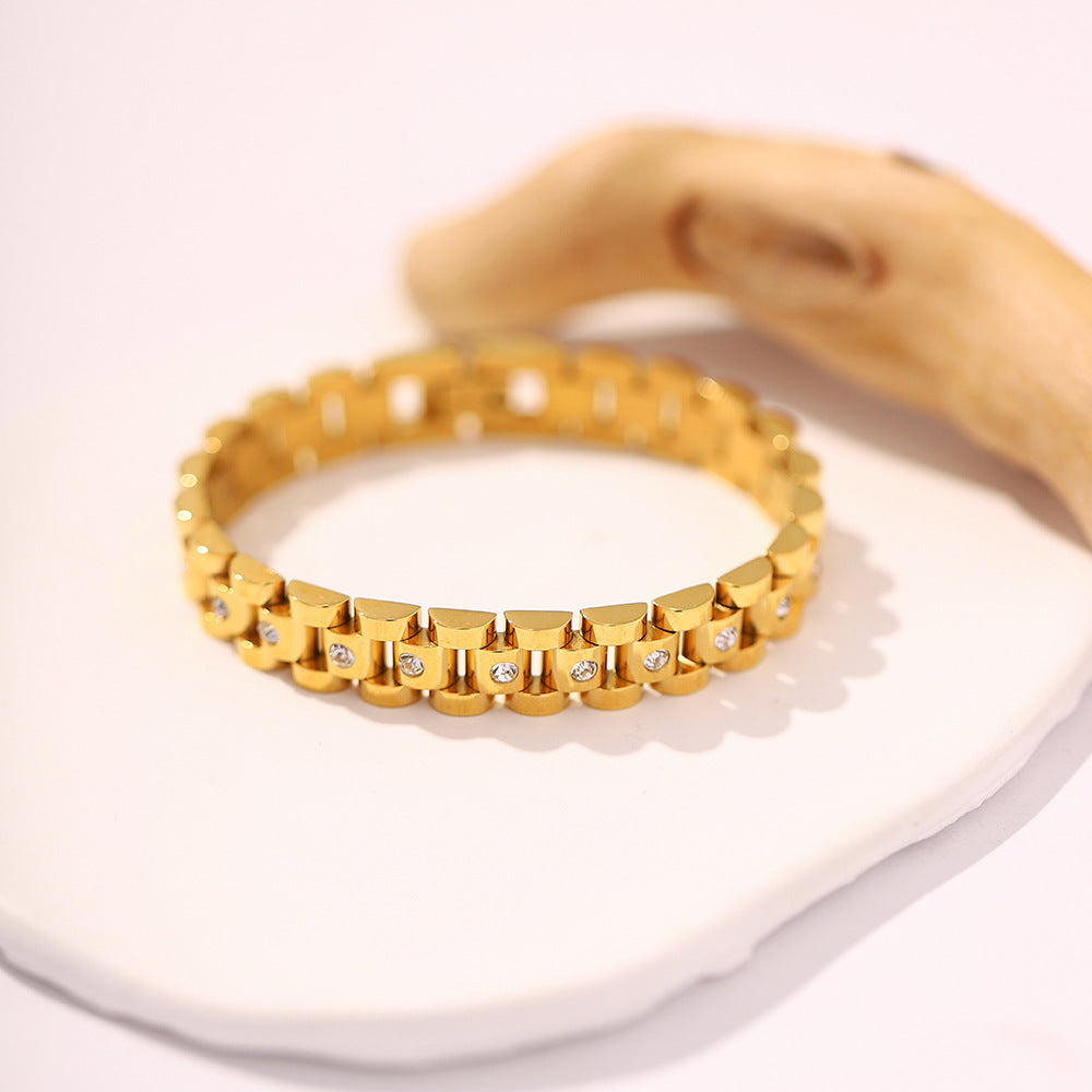 Amira – Bracciale in oro con struttura a maglie grezze.
