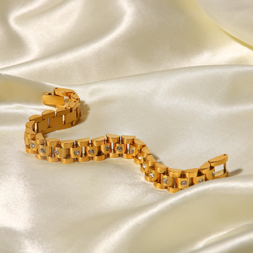 Amira – Bracciale in oro con struttura a maglie grezze.