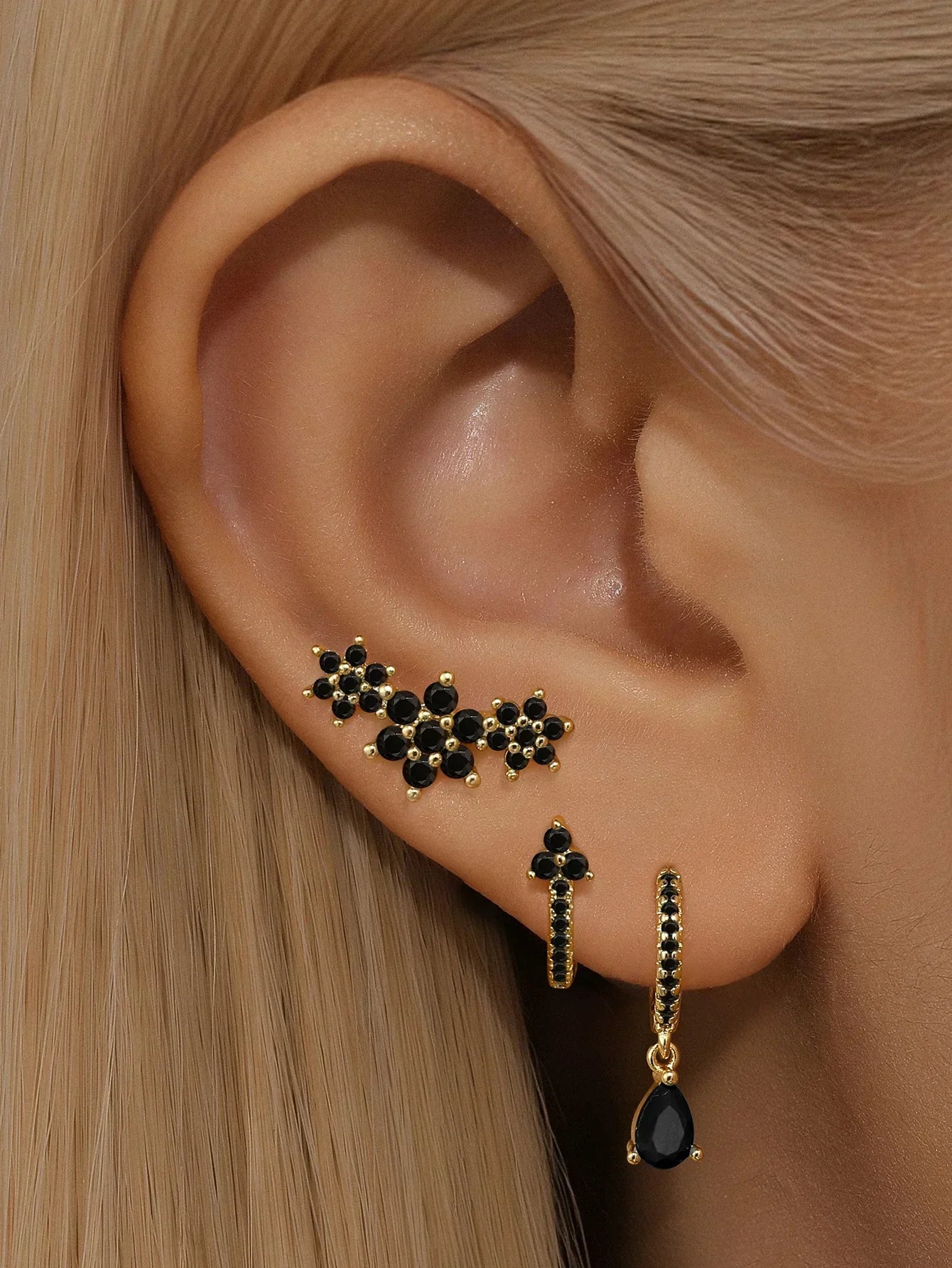 Sabina – Orecchini in oro dallo stile moderno.