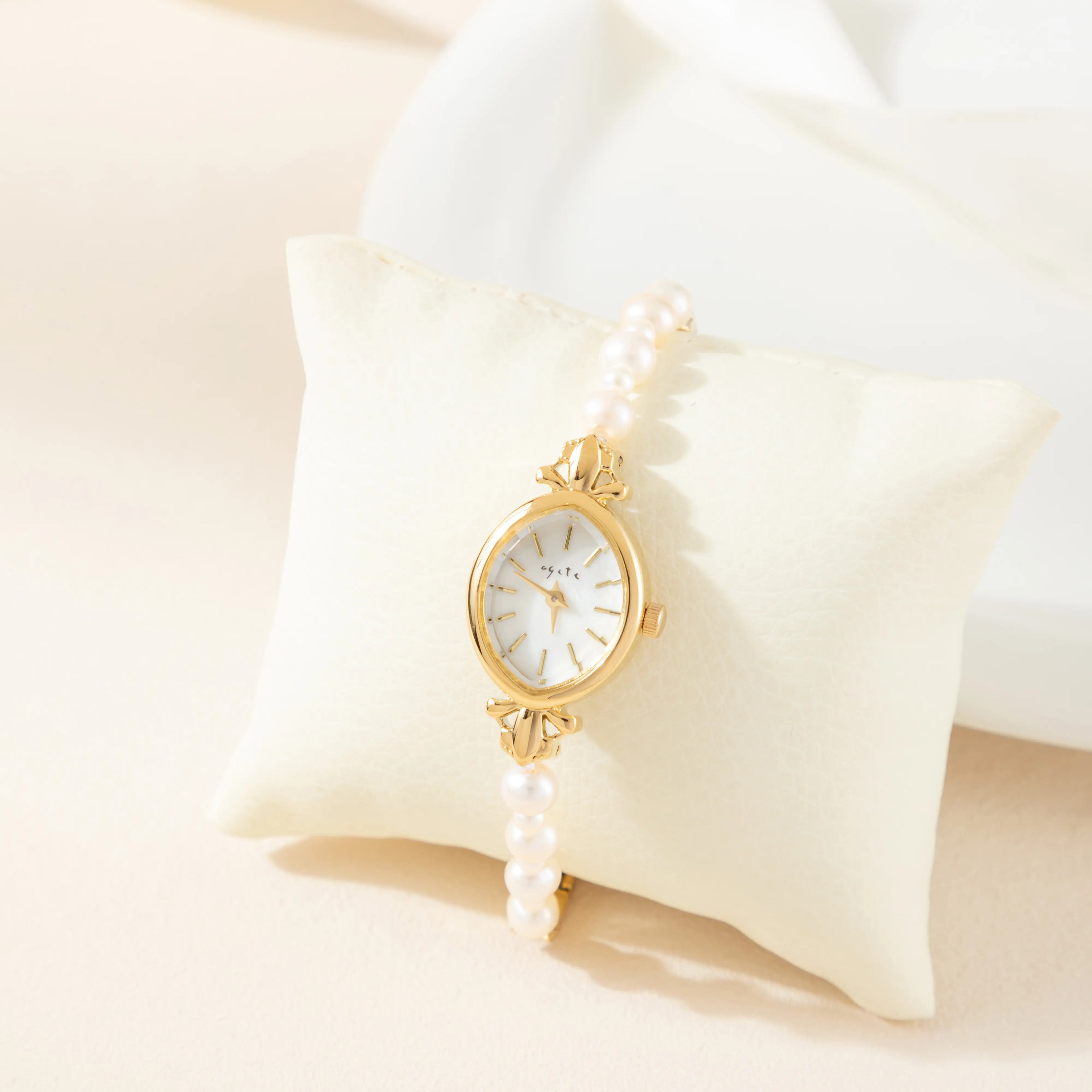 Aurelie – Orologio da donna in oro con quadrante a goccia.