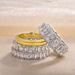 Leona – Anello di diamanti con tre file scintillanti.