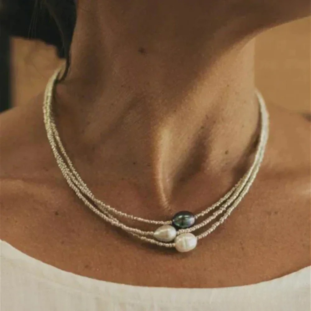 Monika – Collana dorata con superficie strutturata