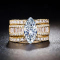 Veronika – Anello con diamanti e dettagli in oro.