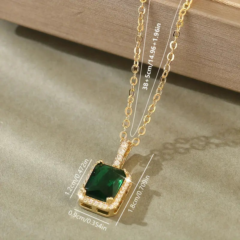 Miriam – Collana in oro con pendente in smeraldo.