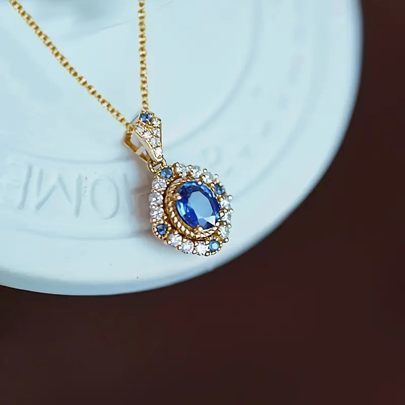 Larisa – Anello con montatura in oro e zaffiro.