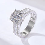 Beatrix – Anello doppio con incastonatura a pavé.