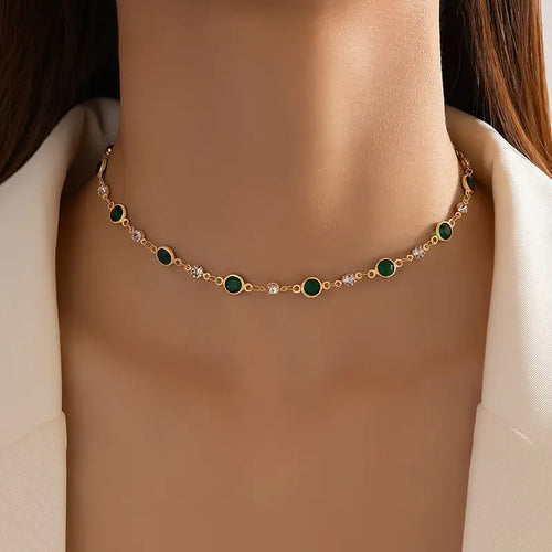 Annalena – Collana di smeraldi con dettagli in oro.