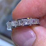 Maren – Anello in argento con diamanti e fascia stretta.