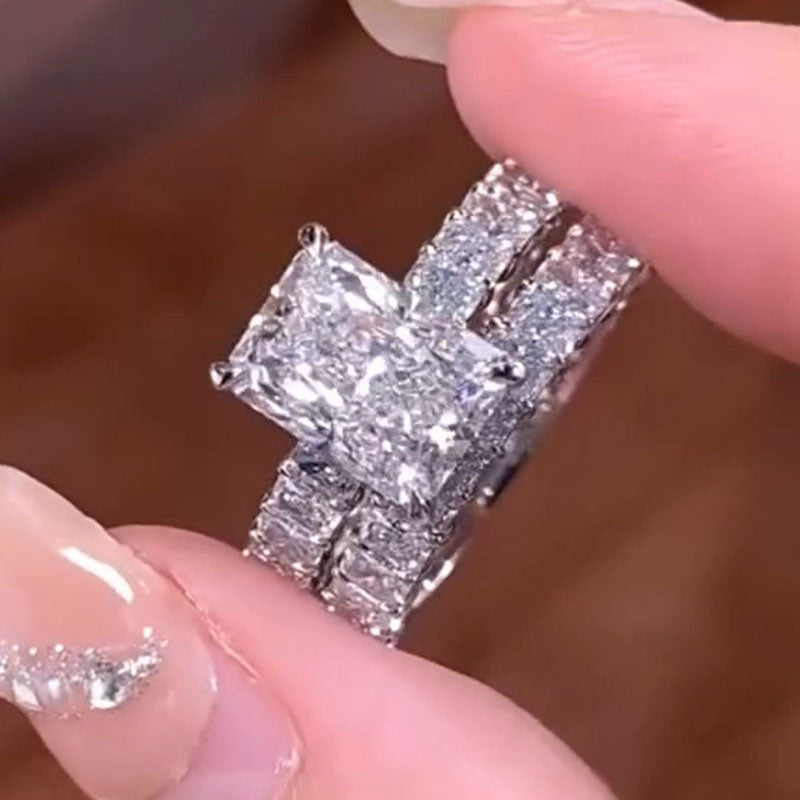 Kateřina – Anello di diamanti con caratteristico taglio baguette.
