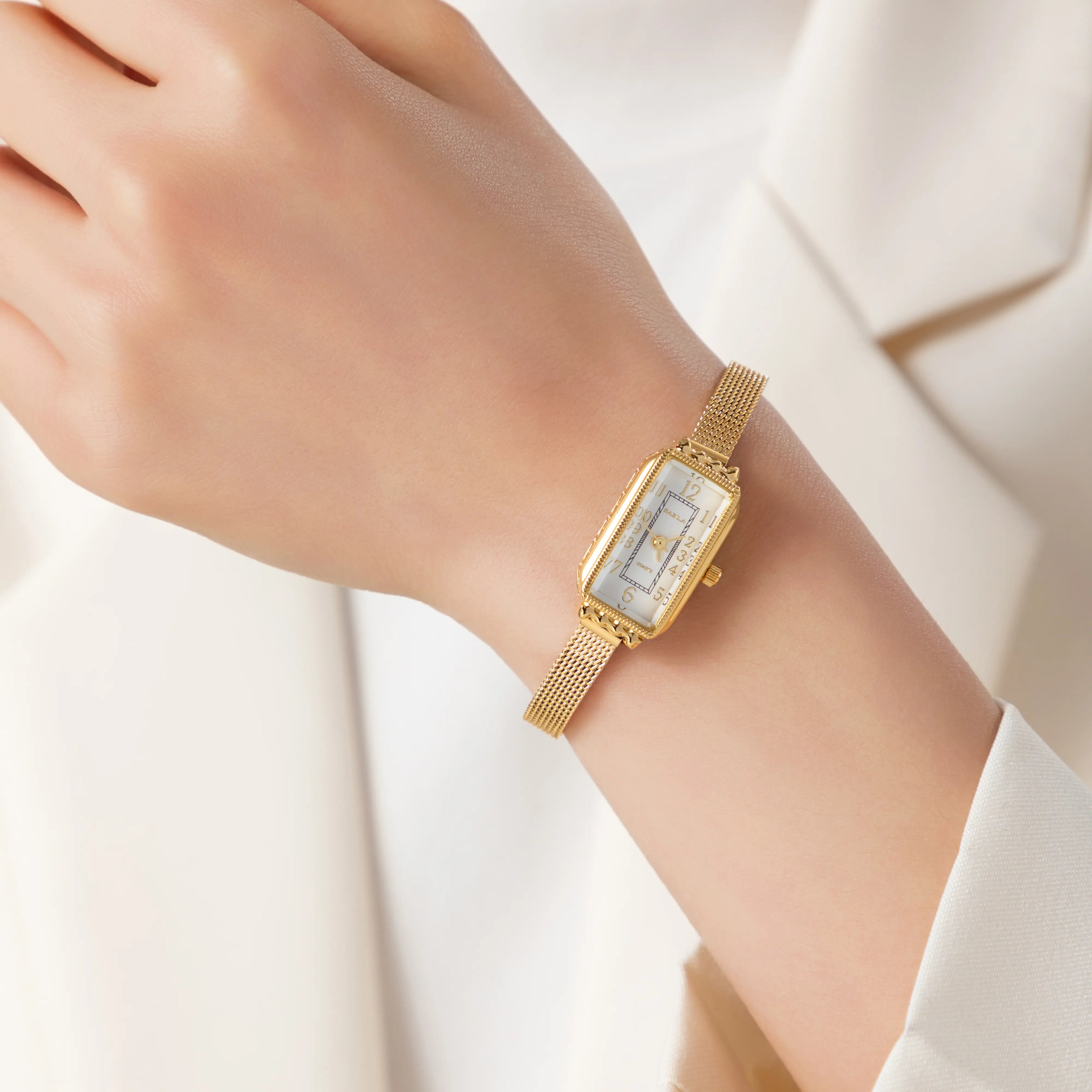Teresa – Orologio in oro con quadrante rettangolare.