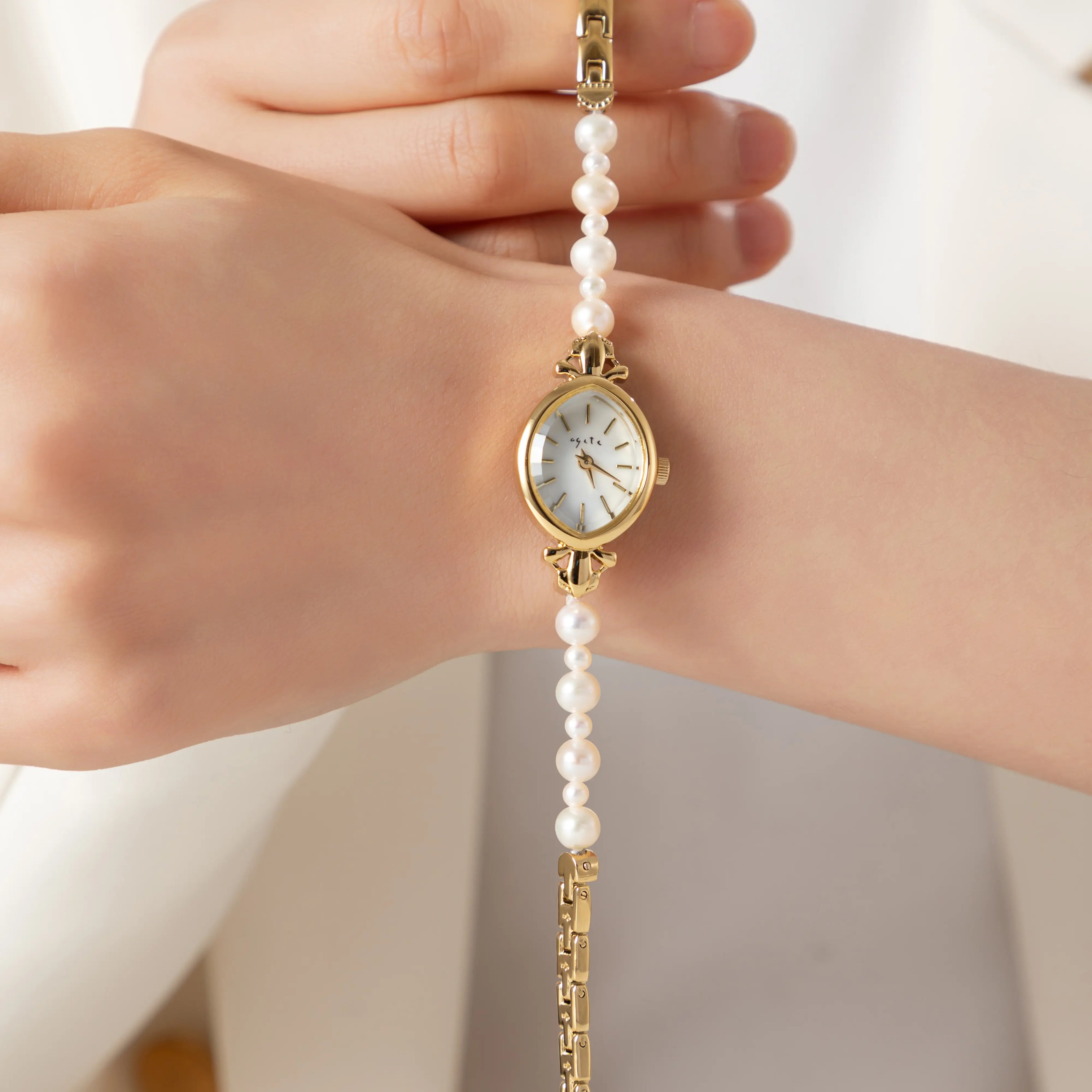 Aurelie – Orologio da donna in oro con quadrante a goccia.