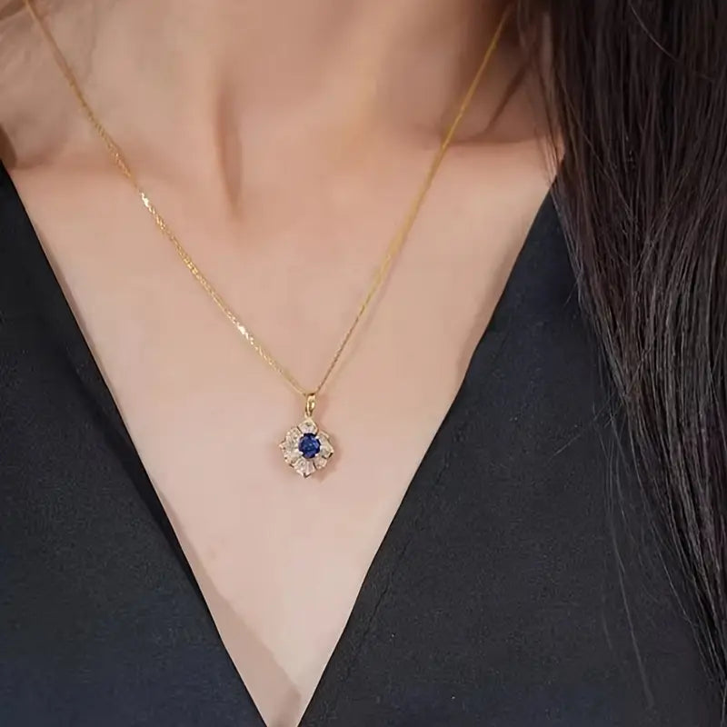 Amélie – Collana con pendente in zaffiro sfaccettato.