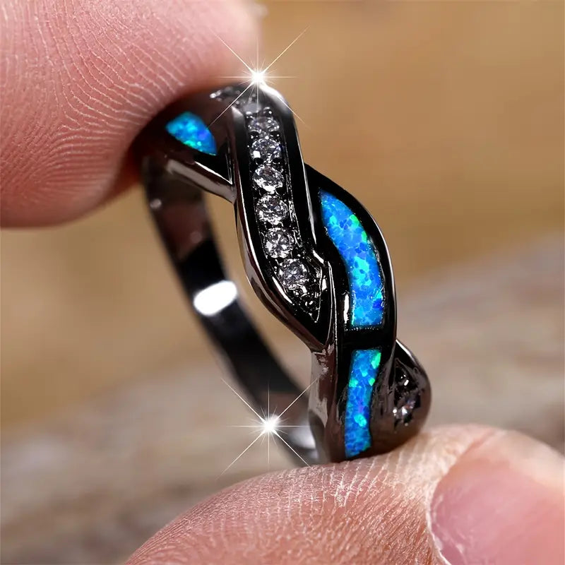 Leonie – Anello in argento con pietra blu scuro.