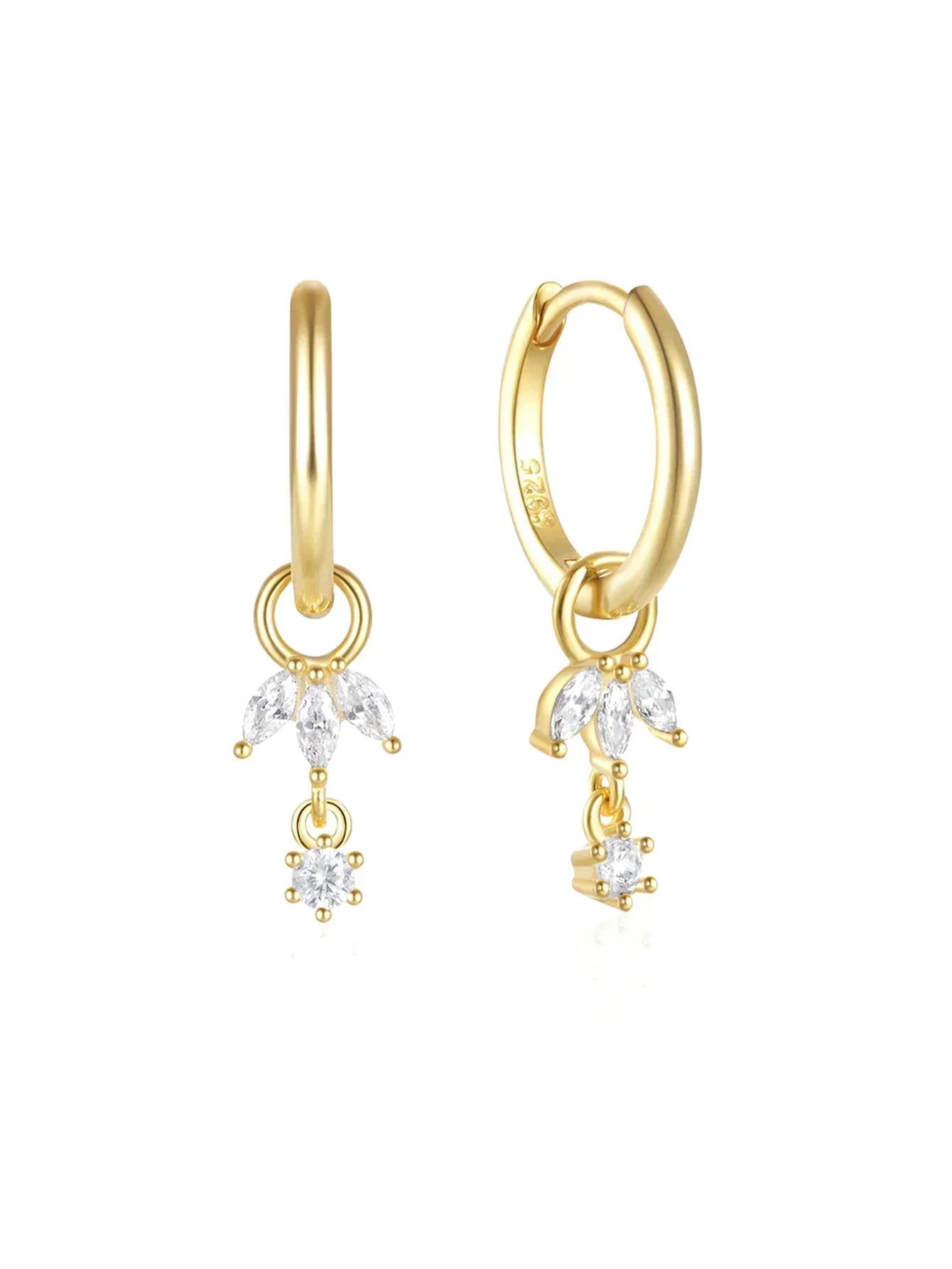 Daniela – Delicati orecchini in oro dalla forma fluida.
