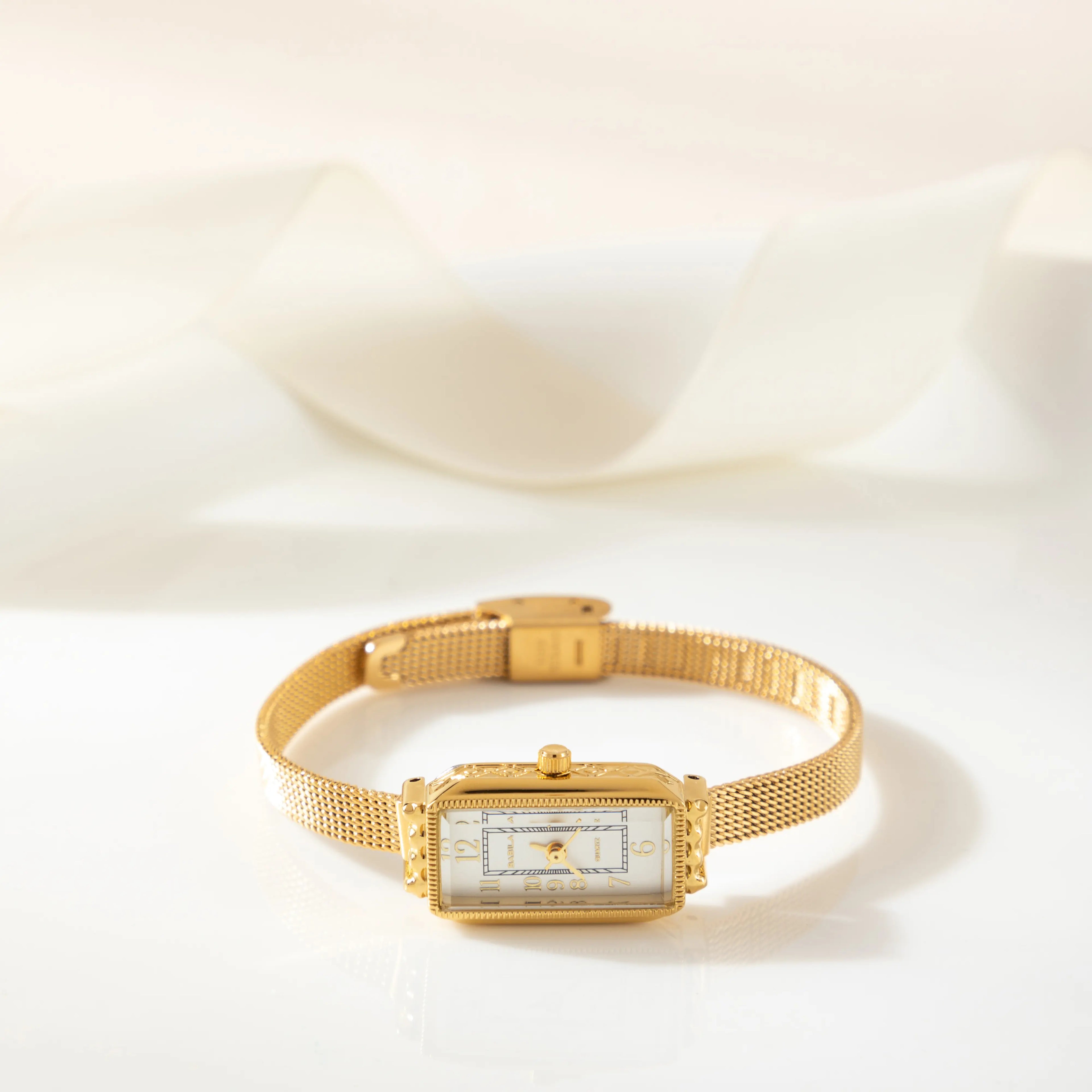 Teresa – Orologio in oro con quadrante rettangolare.