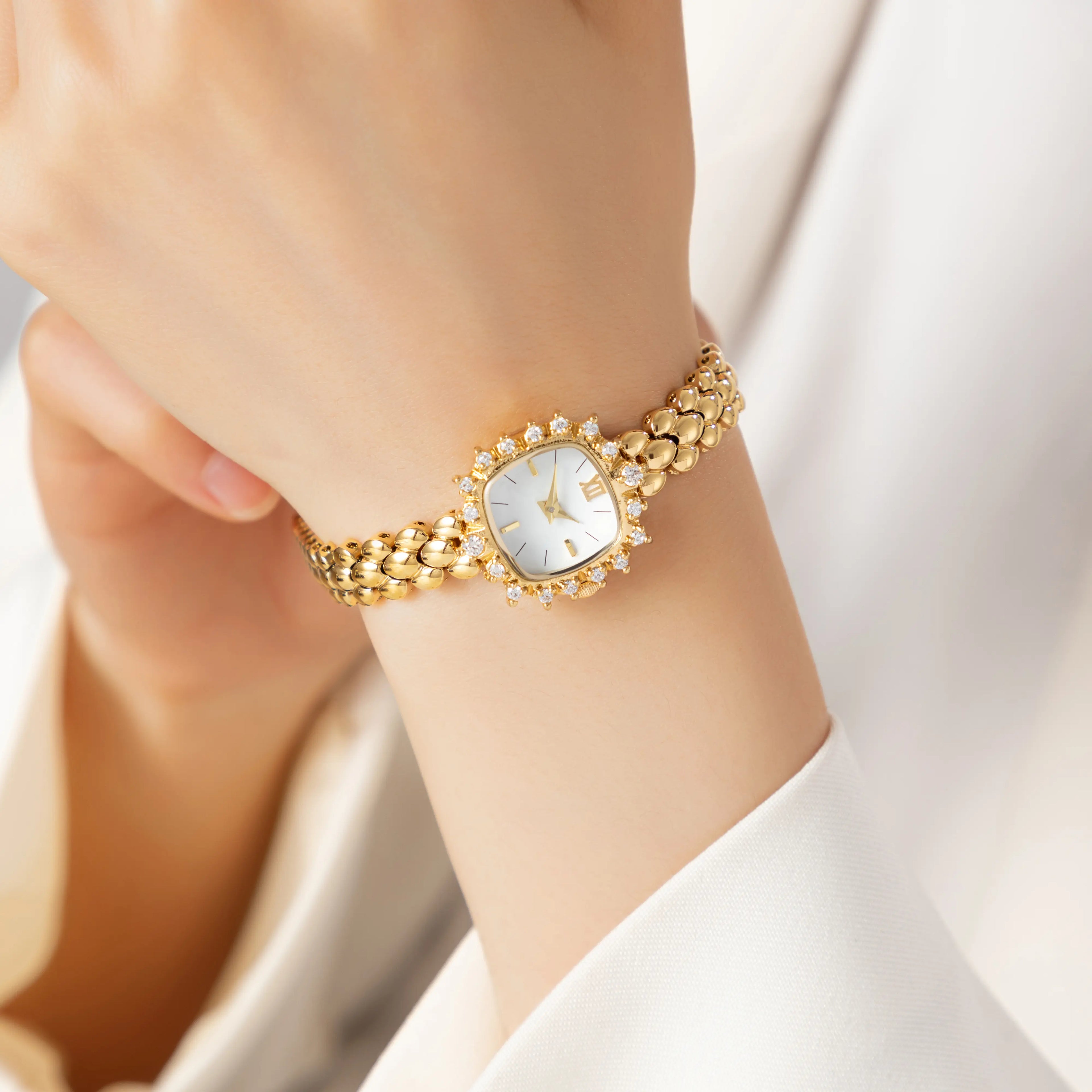 Isabela – Orologio in oro con bracciale rotondo.