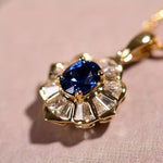 Amélie – Collana con pendente in zaffiro sfaccettato.