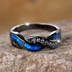 Leonie – Anello in argento con pietra blu scuro.
