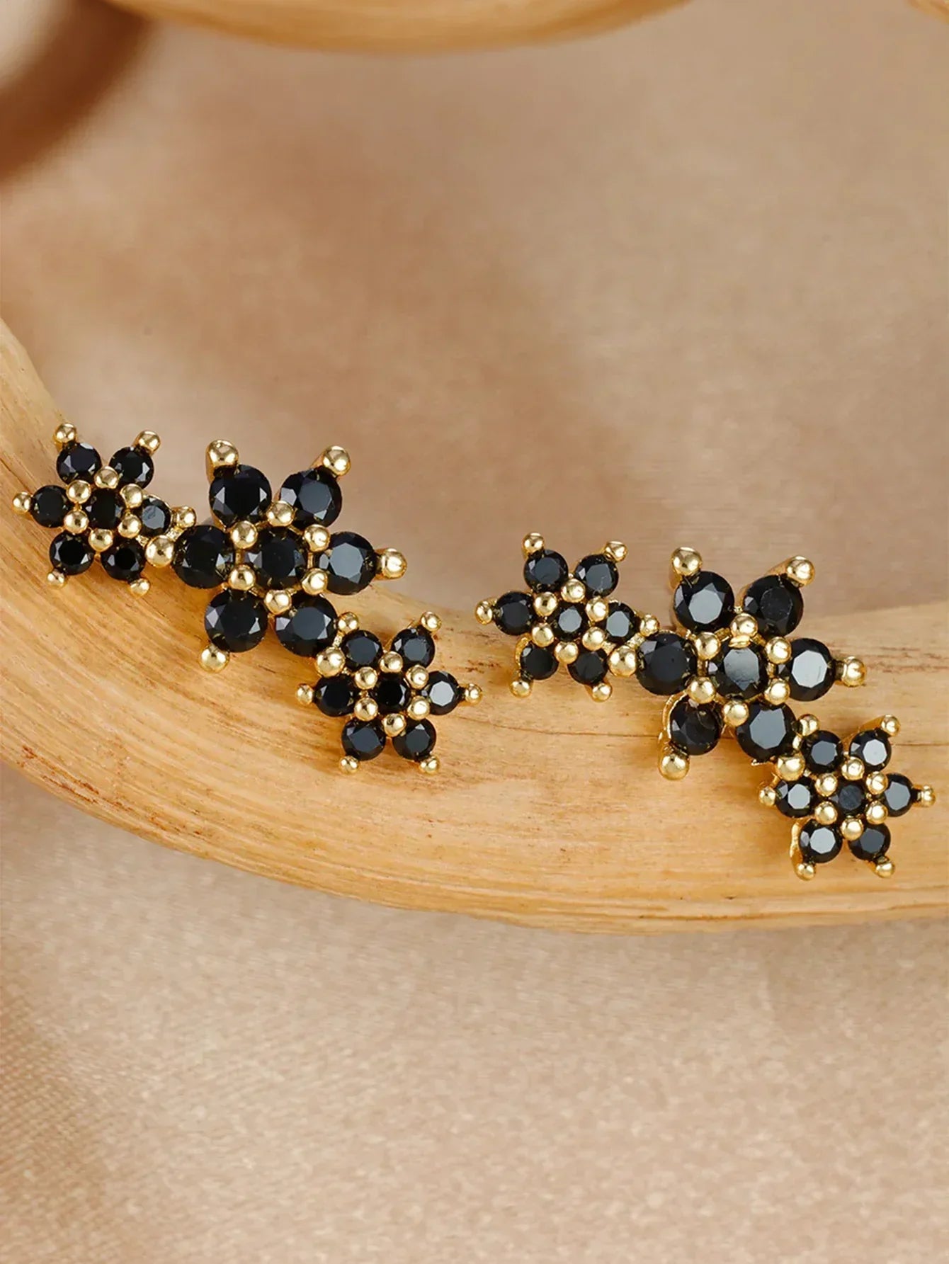 Sabina – Orecchini in oro dallo stile moderno.