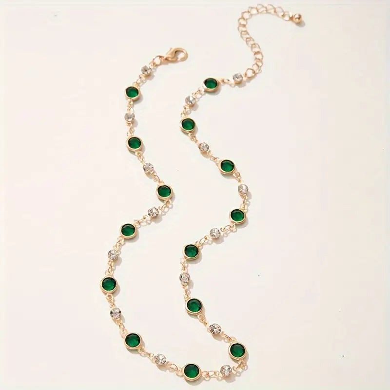 Annalena – Collana di smeraldi con dettagli in oro.