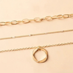 Beata – Collana dorata con piccole decorazioni in pietra